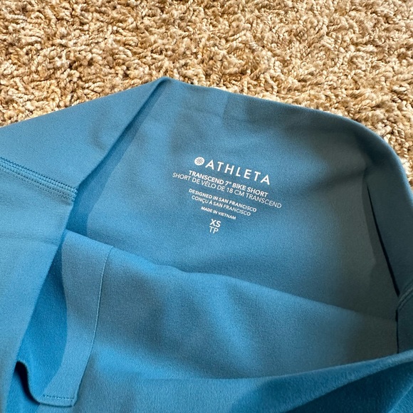 EUC Athleta Transcend 7” Bike Short XS - Picture 2 of 3